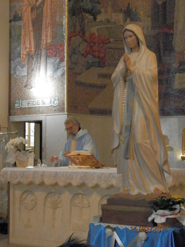 Processione per la Madonna di Lourdes